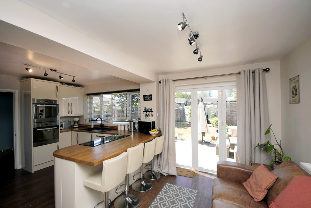 Somerset Avenue, Yate