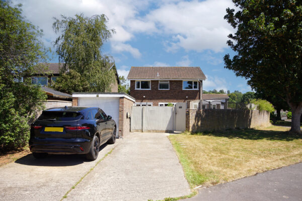 Somerset Avenue, Yate