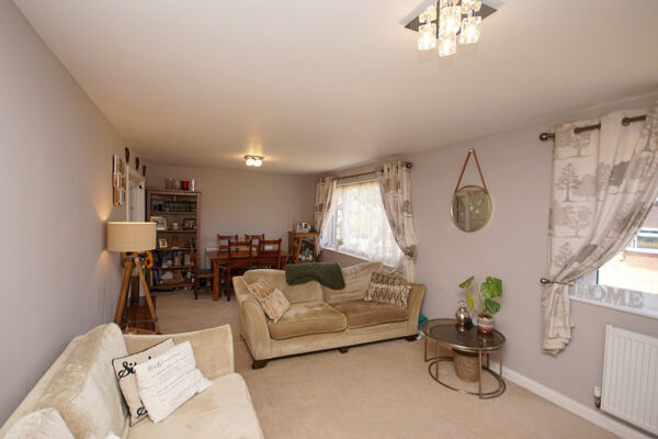Somerset Avenue, Yate
