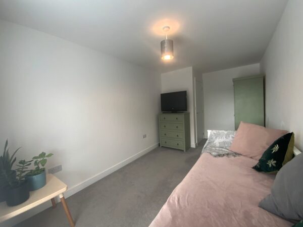 Reeves Gardens, Yate