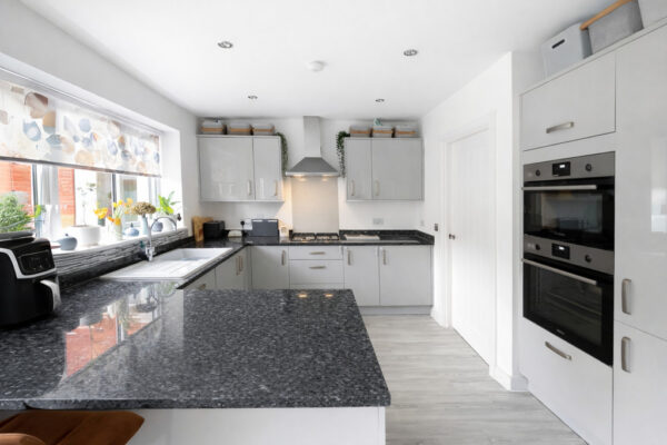 Dowsell Way, Yate