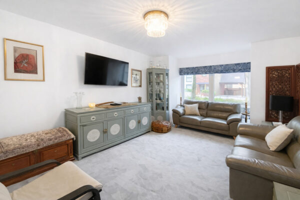 Dowsell Way, Yate
