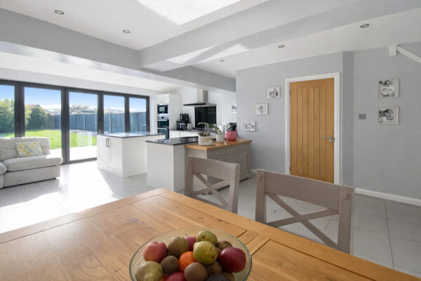 Somerset Avenue, Yate