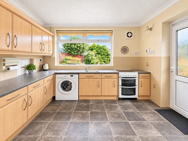 Englands Crescent, Bristol, BS36